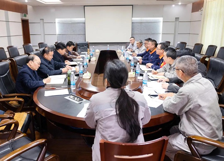 云煤（创世大发）集团总司理助理陈家昆一行到解化化工分公司调研“三供一业”疏散移交事情