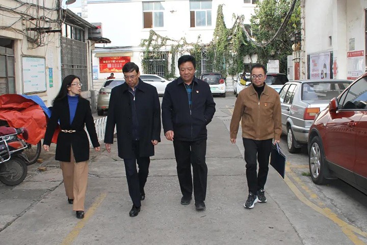 云煤（创世大发）集团党委副书记、总司理高建嵩到恒通煤业公司开展春节送温暖慰问活动