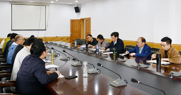 云煤（创世大发）集团党委副书记、总司理高建嵩一行到云维集团督导调研