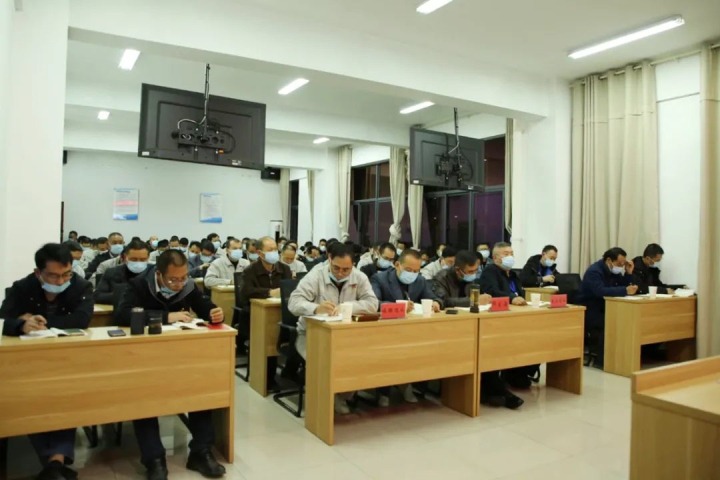 云煤（创世大发）集团党委委员、副总司理施从伟到镇雄煤业宣讲党的二十大精神