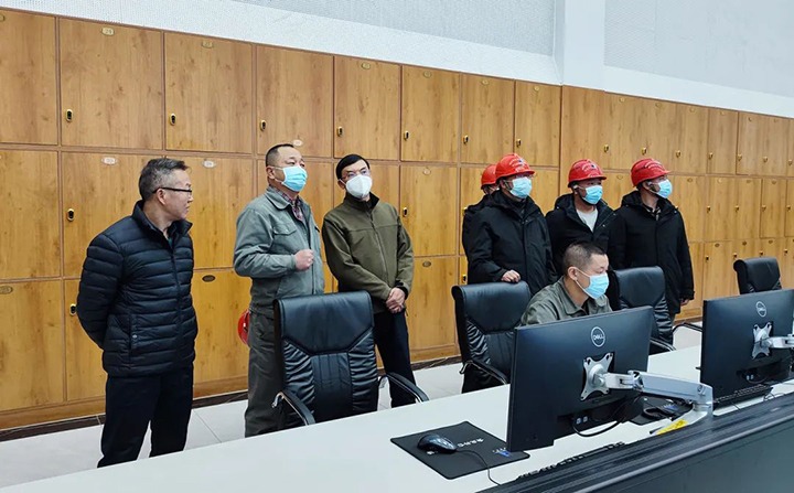 云煤（创世大发）集团党委副书记、副董事长、总司理高建嵩一行到曲煤焦化公司调研慰问