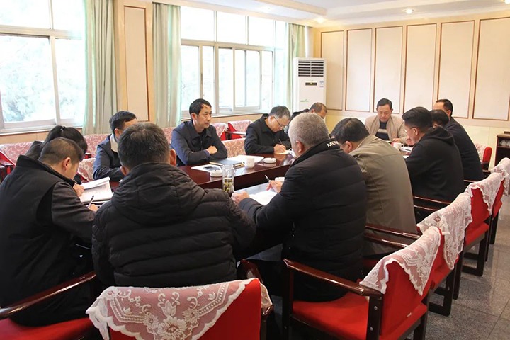 云煤（创世大发）集团党委委员、副总司理缪和星一行到田坝煤矿公司指导2022年度民主生涯会