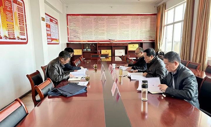 云煤（创世大发）集团指导组到石油化工供销公司指导民主生涯会