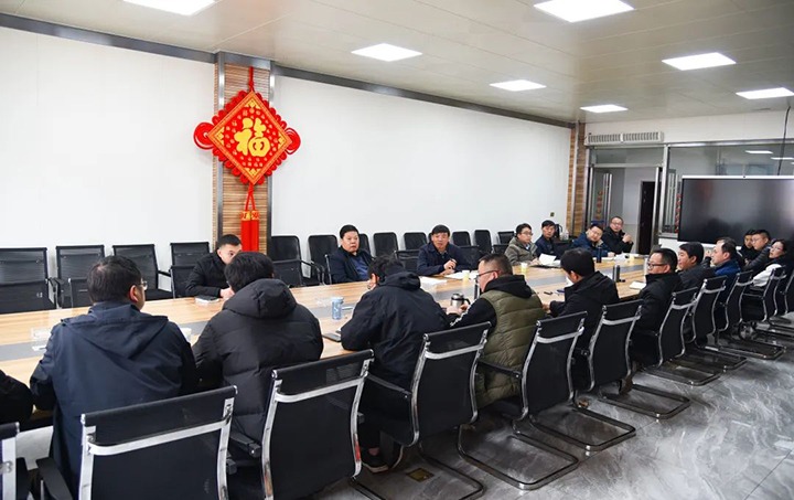 云煤（创世大发）集团党委副书记、副董事长、总司理高建嵩率包保盯守小组到恩洪煤业公司举行清静检查
