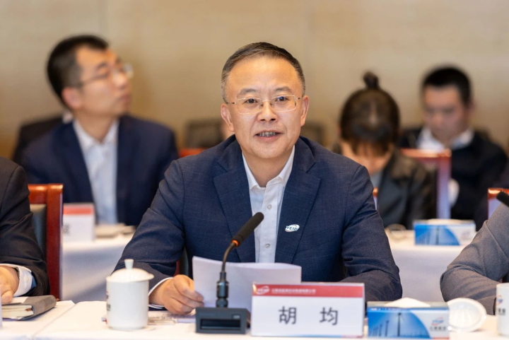 能投集团、煤炭工业集团党委书记、董事长胡均讲话.jpg
